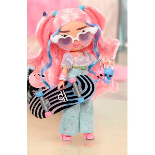 L.O.L. Surprise Flora Moon tweens doll