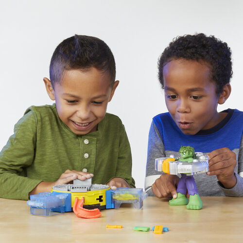Play-Doh Marvel Hulk Crushes and shapes