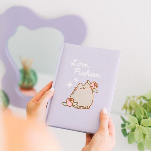 Set cuaderno A5 premium + boligrafo Pusheen Moments