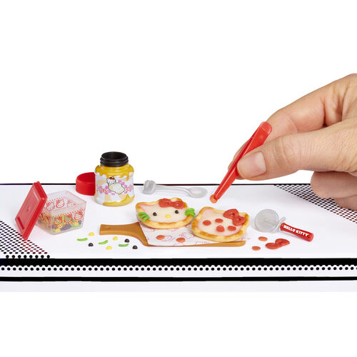 Capsula sorpresa Miniverse Make It Mini Hello Kitty series 2 surtido