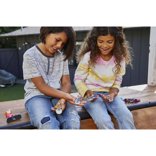 Skate + Coche Hot Wheels surtido